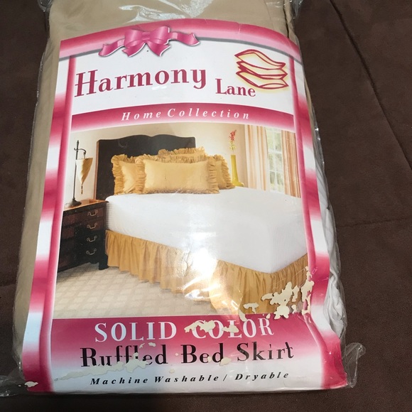 Queen size solid color ruffled bedskirt, 14” drop - Picture 1 of 3